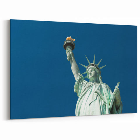 Patriotic Wall Art – Detailed Statue of Liberty Close-up Decor