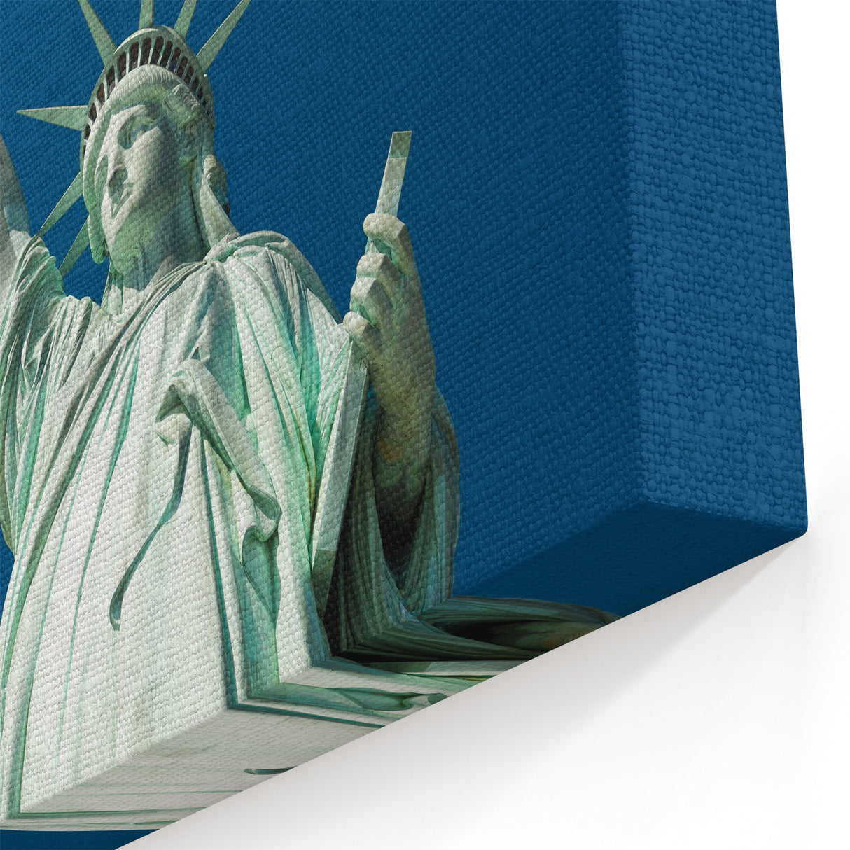 Patriotic Wall Art – Detailed Statue of Liberty Close-up Decor