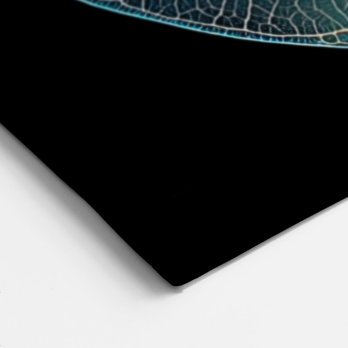 Elegant Leaf Wall Art – Minimalist Botanical Design