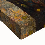 Elegant Figurative Wall Decor – Romantic Golden Embrace Painting