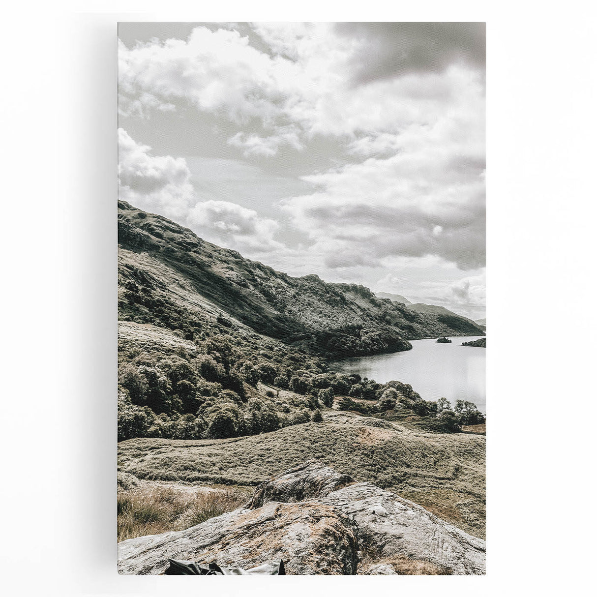 Farmhouse Lake Landscape Art – Rustic Country Style Wall Decor