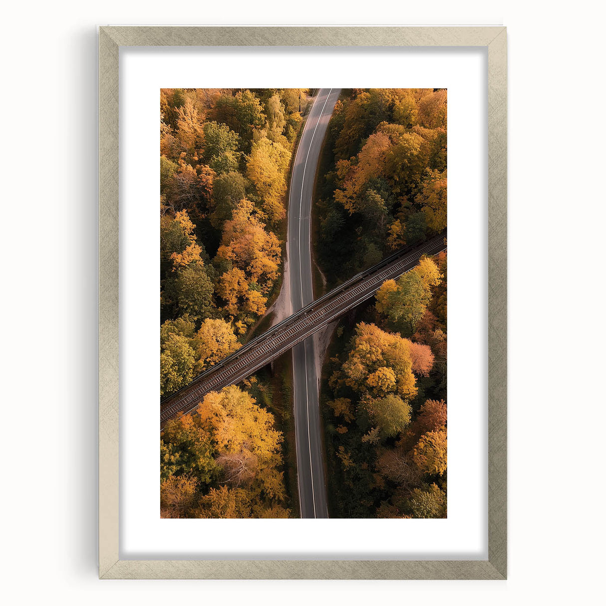 Landscape bridge frame with mat in silver, showcasing an elegant front view. Ideal for displaying art or photos, this contemporary frame enhances decor with its sleek design and metallic finish.