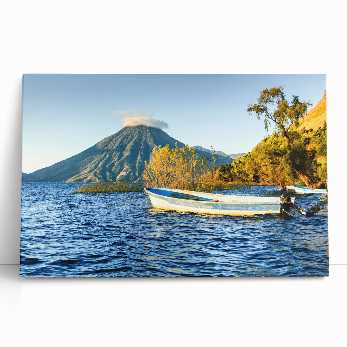 Large black and white stretched canvas featuring a scenic view of a Nicaraguan landscape.