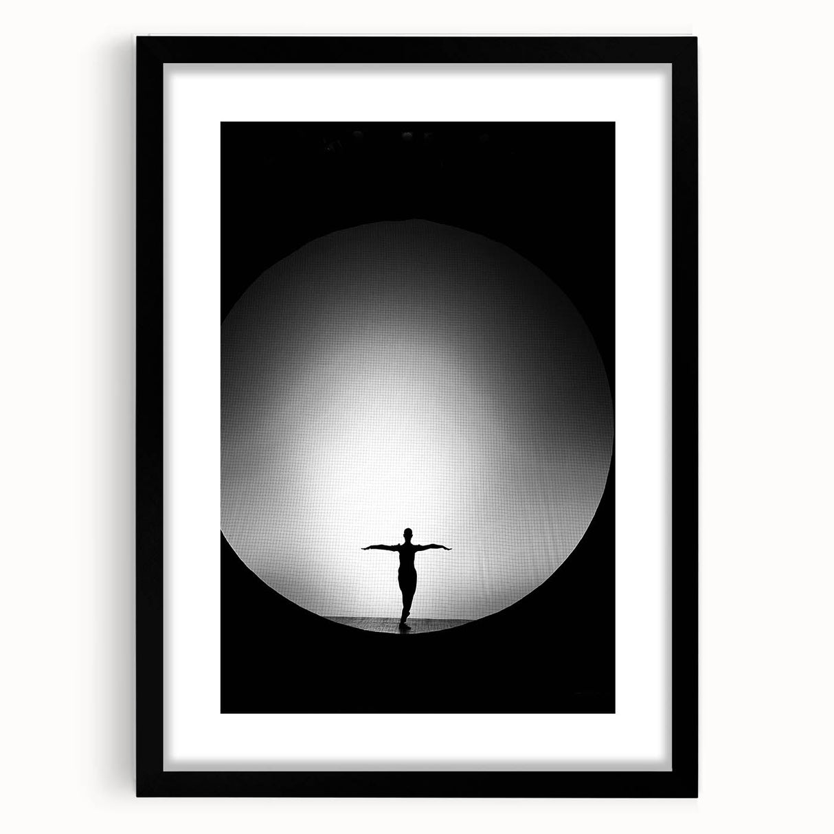 Stillness in Balance – Minimalist Figure Art in Emotive Photography