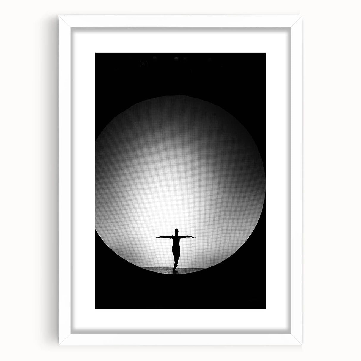 Stillness in Balance – Minimalist Figure Art in Emotive Photography